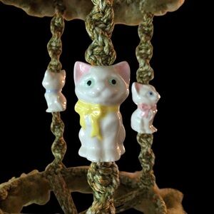 EPIC Vintage Macrame Plant Holder with Kitty Cats!